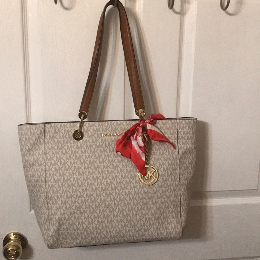 Cream Michael Kors bag